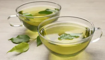 A është çaji jeshil më i mirë për ju sesa një mollë?