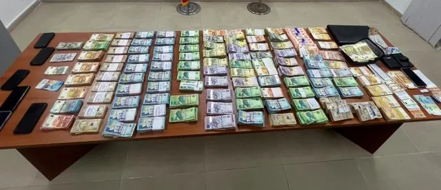 Administronin 6 pika këmbimi valutor pa licenca, 4 të arrestuar dhe  7 në ‘detyrim paraqitje’ në Berat! Ja çfarë u sekuestrua