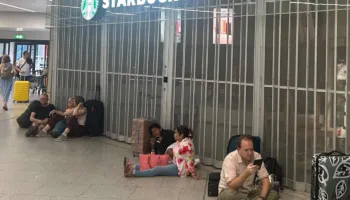 Aeroporti Gatwick përballet me krizë uji: Tualetet dhe shërbimet jashtë funksionit