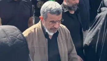 Ahmadinejad rikthehet ‘nga të vdekurit’ shfaqet në funeralin e Khameneit