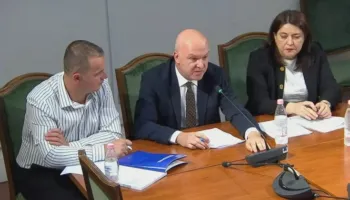 AKEP kërkon ligj të ri: Materialet me dhunë ndaj të miturve të hiqen brenda 30 minutash