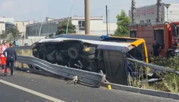 Aksident autobusit në autostradën Tiranë-Durrës, shoferi dyshohet se pësoi arrest kardiak!