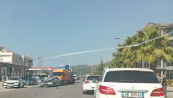 Aksident i 4-fishtë në aksin Elbasan-Tiranë, dyshohet se mund të ketë edhe të lënduar