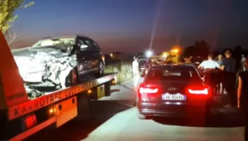Aksident i rëndë, humb jetën një person, plagoset rëndë drejtuesi i mjetit tjetër