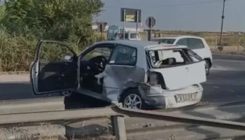 Aksident i rëndë Lushnje-Fier/ Përplaset Volkswagen-i dhe minifurgoni në kryqëzim
