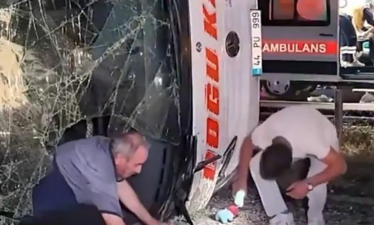 Aksident i rëndë me autobus në Stamboll, të paktën 30 të plagosur, mes tyre edhe fëmijë