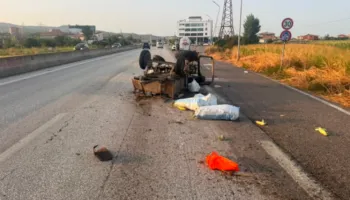 Aksident i rëndë në Rrogozhinë-Lushnjë/ Furgoni përplaset me mjetin bujqësor, plagoset 50-vjeçari