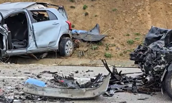 Aksident me vdekje në aksin Çermë-Divjakë, humb jetën 39-vjeçari! 5 të plagosur, mes tyre 3 fëmijë