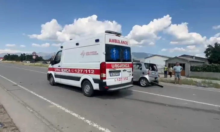 Aksident mes tre automjeteve në aksin rrugor Korçë-Pogradec, një i plagosur