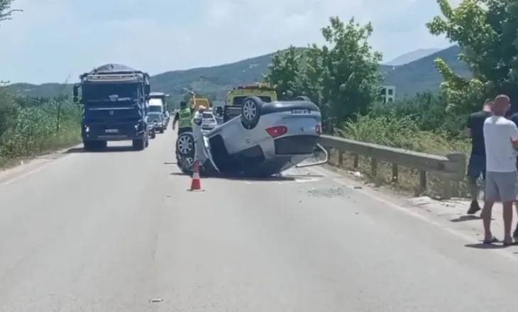 Aksident në aksin Lushnjë–Berat, makina përmbyset në Çukas, katër të plagosur