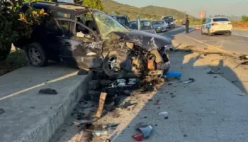 Aksident në aksin Peqin-Elbasan/ Përplasen kokë më kokë dy automjete, 5 persona të plagosur