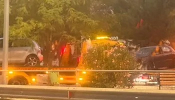 Aksident në aksin ‘Tepelenë-Memaliaj’, përplasen ‘kokë më kokë’ 2 automjete, 4 persona të plagosur