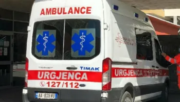 Aksident në autostradën Levan–Tepelenë, dy të plagosur pas përplasjes së dy automjeteve