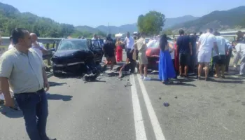 Aksident në Rrugën e Kombit, përplasen dy automjete, dy të plagosur