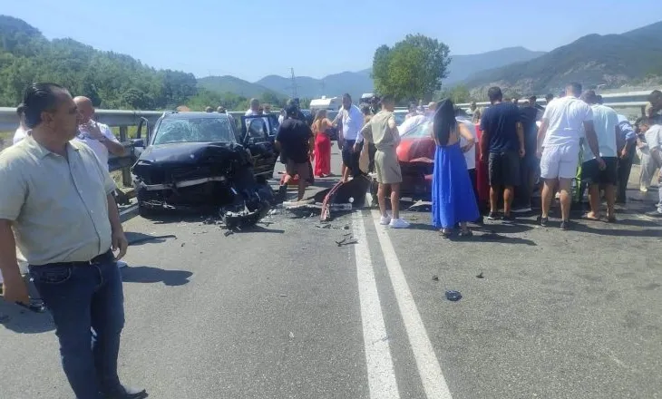Aksident në Rrugën e Kombit, përplasen dy automjete, dy të plagosur
