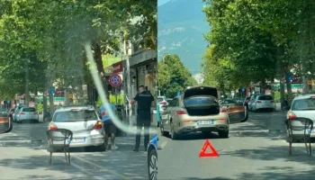 Aksident përballë Ministrisë së Jashtme në Tiranë, dy mjetet përplasen me njëra-tjetrën, nuk raportohen të lënduar