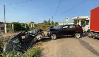 Aksident tragjik në rrugën e Divjakës, humb jetën babai, plagosen 3 fëmijët dhe 2 persona të tjerë