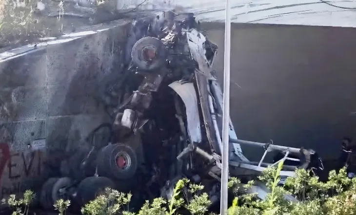 Aksidenti tragjik tek rrethrrotullimi i TEG-ut, viktima dhe i plagosuri dyshohet se janë shtetas egjiptianë