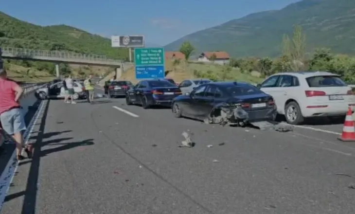 Aksidentohen 6 makina pranë pikës kufitare në Morinë, 7 të plagosur, mes tyre një grua shtatzënë dhe një fëmijë