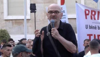 Aktori Mehdi Malkaj shpërthen ndaj Ramës: Premtoi shëndetësi falas e pensione dinjitoze, ku janë? Le të vijë këtu!