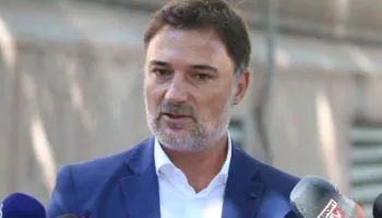 Alibeaj: Protesta ka rrëzuar mitin e opozitës, qytetarët nuk besojnë më te teatri Rama-Berisha
