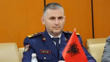 Altin Goxhaj kallëzon në SPAK Drejtorin e Policisë, Skënder Hitën: Po përndjek qytetarët për bindjet e tyre