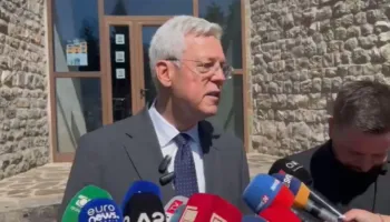 Ambasadori gjerman kujton viktimat e masakrës së Borovës, Bergner nga Kolonja: Mbështesim Shqipërinë drejt BE-së
