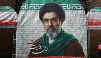 Analiza: Çfarë tregon për Republikën e re Islamike mungesa e Mojtaba Khameneit në varrimin e të atit?
