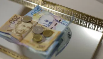 Analiza e REL: Çfarë fshihet pas forcimit rekord të lekut?