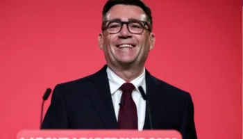 Andy Burnham u shpall zyrtarisht udhëheqës i Partisë Laburiste Britanike