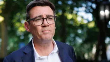 Andy Burnham zgjidhet zyrtarisht lider i Laburistëve, së shpejti merr detyrën e kryeministrit të Britanisë