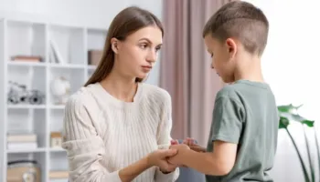 Ankthi i verës tek më të vegjlit – si t’i njohim shenjat e para dhe ta ndihmojmë fëmijën