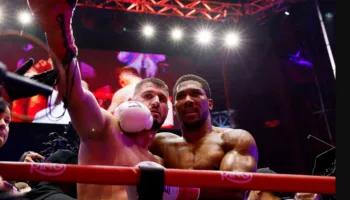 Anthony Joshua fiton me vuajtje me Kristian Prengën, shqiptari e rrëzon dy herë në tapet
