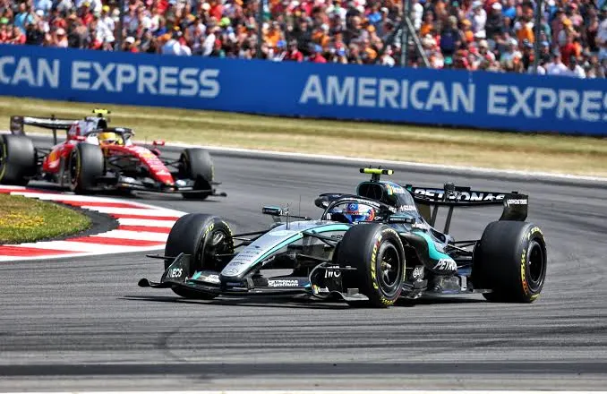 Antonelli triumfon në duelin me Hamilton dhe fiton garën sprint në pistën e Silverstone