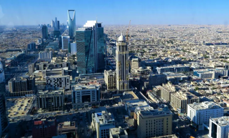 Arabia Saudite bllokon transfertat drejt Emirateve