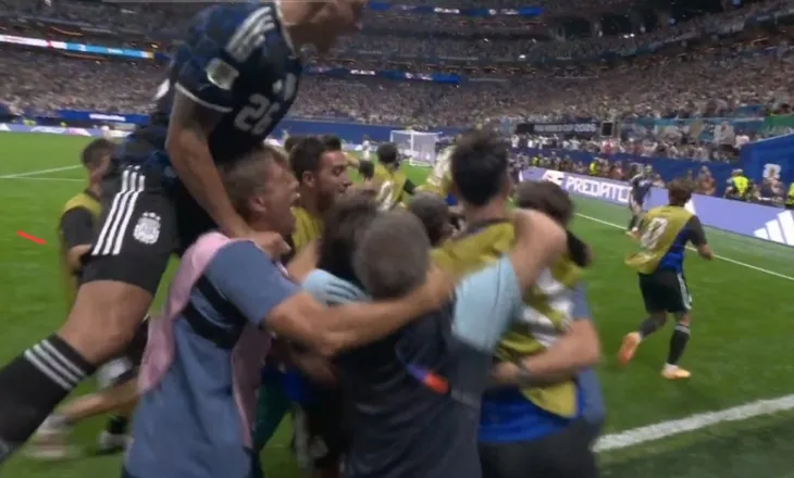 Argjentina është mbretëresha e përmbysjeve, kampionët ndizen në minutat e fundit dhe gjejnë Spanjën në finale