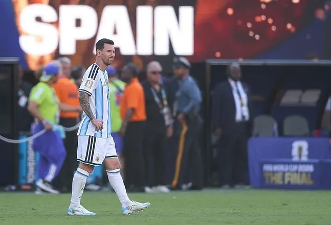Argjentina, inekzistente në finale. Shifra tronditëse, “viktima” e parë ishte Messi. “L’Equipe”: “Do të duhej një grabitje…”