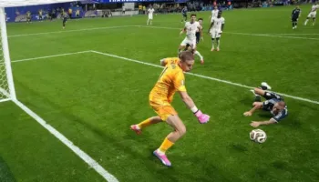 Argjentina përmbys 2-1 Anglinë për shtatë minuta, Lautaro Martinez futet nga stoli dhe shënon