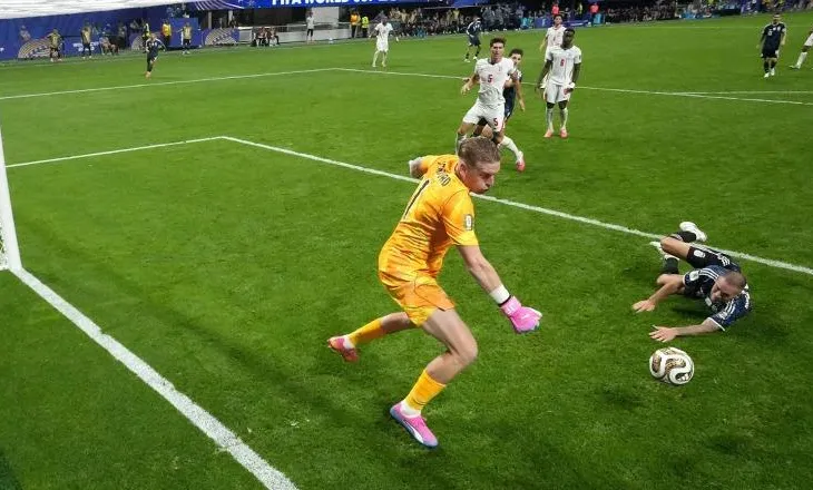 Argjentina përmbys 2-1 Anglinë për shtatë minuta, Lautaro Martinez futet nga stoli dhe shënon