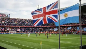 Argjentinasit provokojnë anglezët, këndojnë për ishujt Falkland