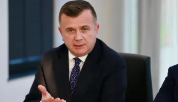 Arkivoli në protestë, Balla: E sollën mbështetësit e PD! Berisha e ka bërë këtë akt të turpshëm 28 vite më parë me Azem Hajdarin
