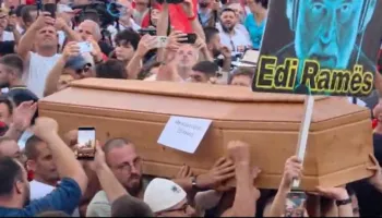 Arkivoli në tubim, Lamallari: S’mund të përdoret si dekor proteste, sidomos në sy të fëmijëve!