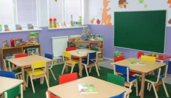 Arrestohet edukatorja e një kopshti privat, dyshohet se dhunoi një fëmijë 2-vjeçar