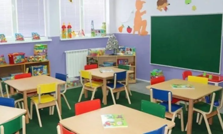 Arrestohet edukatorja e një kopshti privat, dyshohet se dhunoi një fëmijë 2-vjeçar
