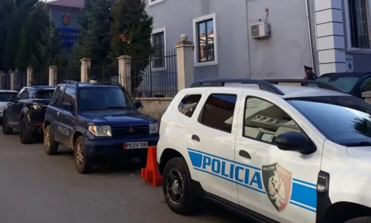 Arrestohet njerku që plagosi me thikë 18 vjeçarin në Korçë, i riu në reanimacion