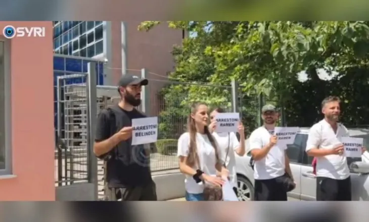 ‘Arrestoni Ramën’, ‘Arrestoni Ballukun’/ Të rinjtë protestojnë te SPAK-u: Populli kërkon drejtësi!