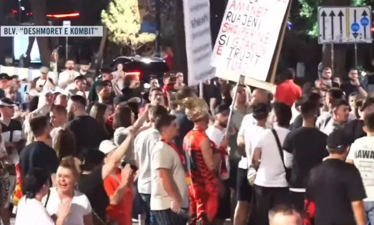 ‘Arrestoni Ramën’/ Mbyllet protesta e 53-të, qytetarët: Nesër në 08:30, të gjithë para Parlamentit