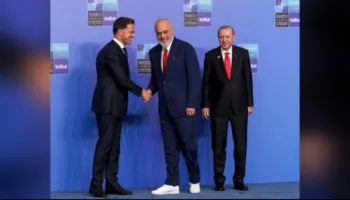 Atletet e kryeministrit marrin vëmendje në Samit, “The Guardian”: Një tjetër moment nga “moda e NATO-s
