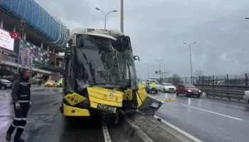 Autobusi humb kontrollin dhe përplaset me shtyllën, mes 30 të plagosurve dhe 1 fëmijë
