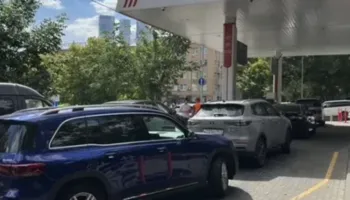 Autoritetet ruse u kërkojnë qytetarëve të kursejnë karburant